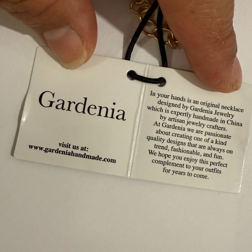 Gardenia Beads and Faux Leather Necklace - Picture 5 of 5